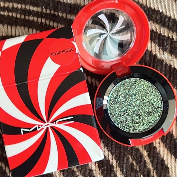 ⚡️🍦Mac Ho Ho Hocus! Duochrome Eyeshadow - Picture 1 of 9